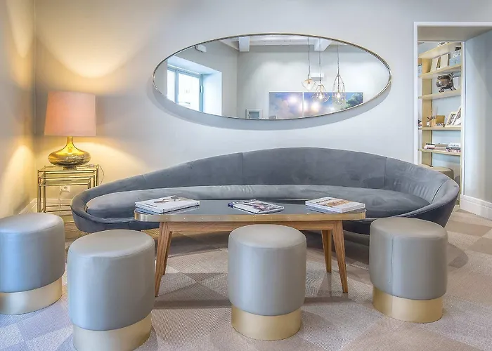 호텔 아카데미아 3*