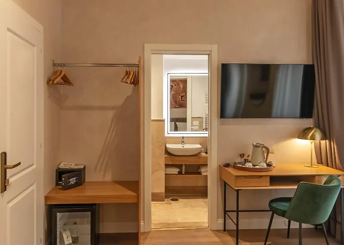 Hotel Accademia 3*